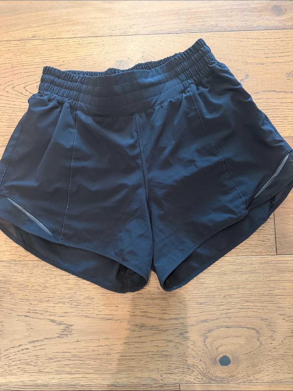 Lululemon Hotty Hot shorts high-rise 4” size 6